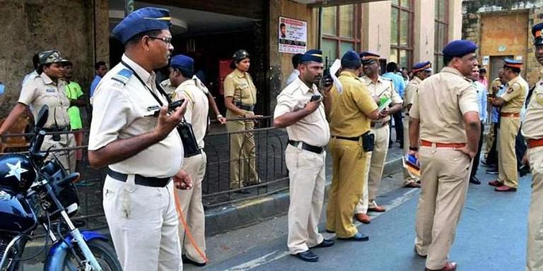 Mumbai Police personnel on duty.(File photo-Representational image) | - PTI